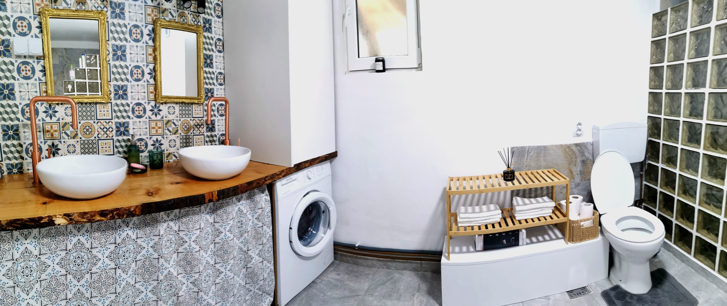 Baie modernă, complet utilată